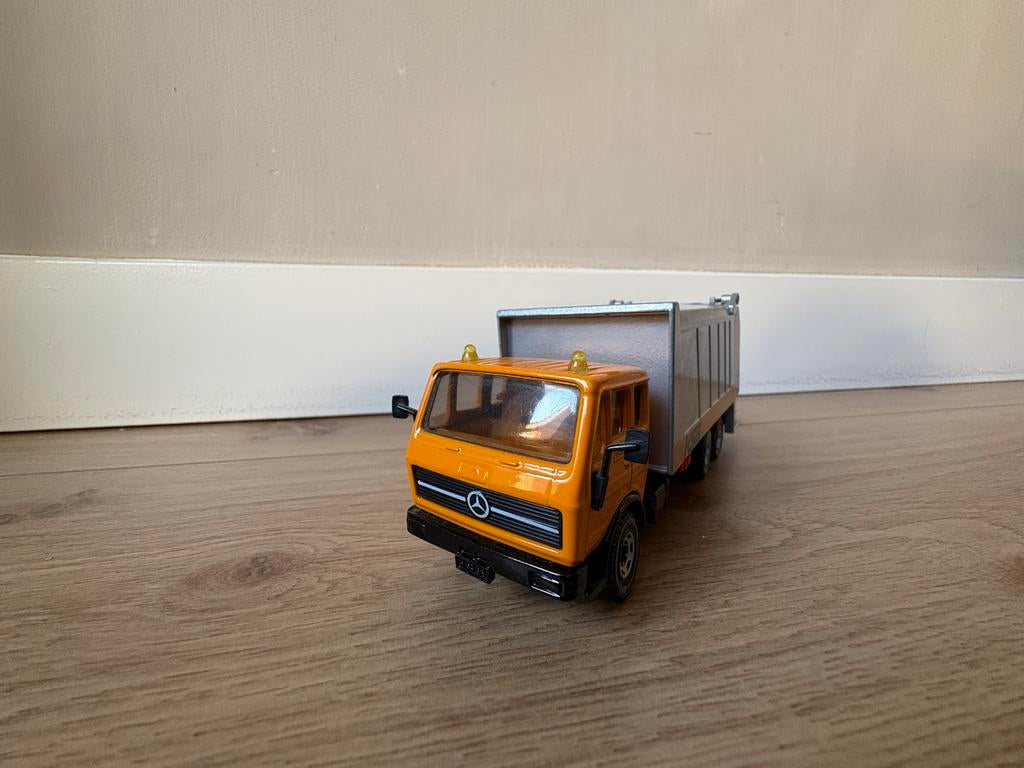 Siku  model Mercedes-Benz vuilniswagen, Overige merken, 1:32 tot 1:50, Ophalen of Verzenden, Zo goed als nieuw