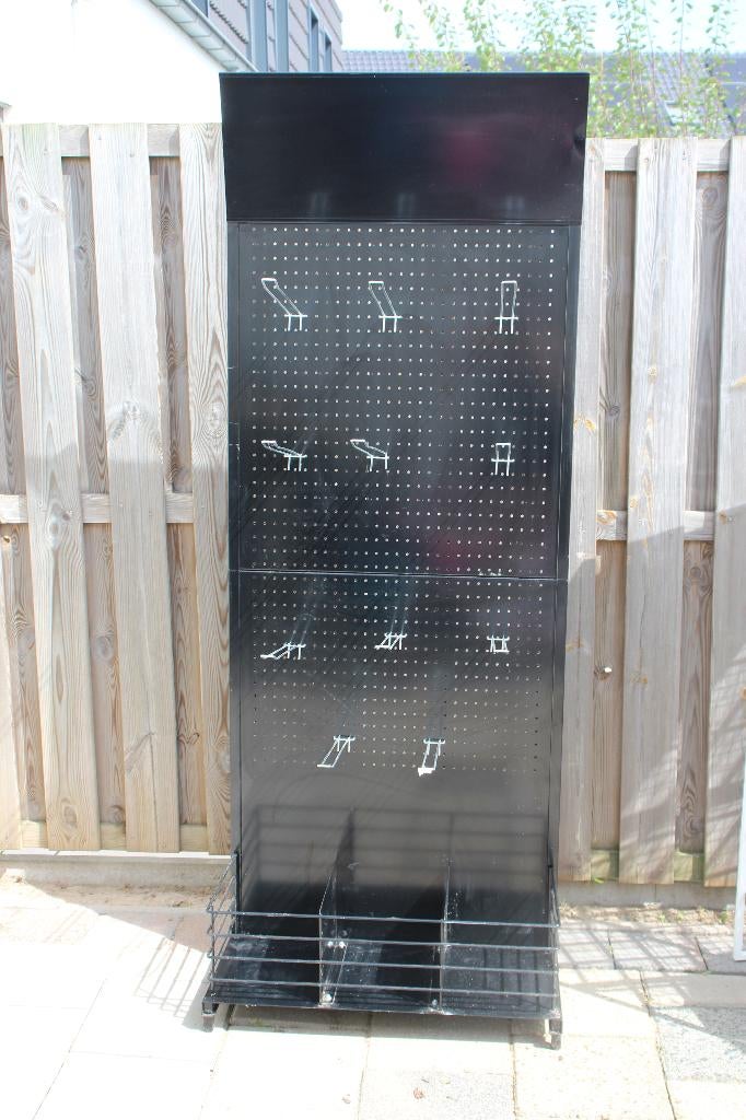 Zwarte verrijdbare winkelstelling- Pegboard - met rvs haken, Ophalen, Gebruikt