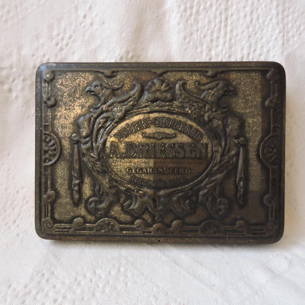 Blik A. Driessen Dessert- Chocolaad reliëf 1912, Ophalen of Verzenden, Gebruikt, Overige, Overige merken