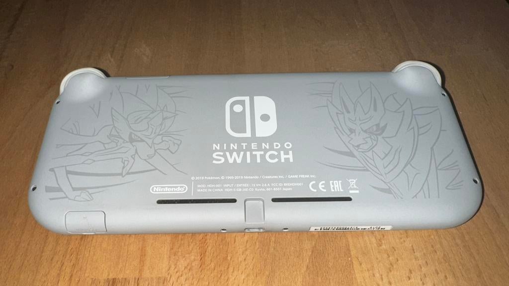 Switch Lite, Zacian + Zamazen met hoes sd kaart en stand, Ophalen of Verzenden, Zo goed als nieuw, Met 1 controller, Switch OLED