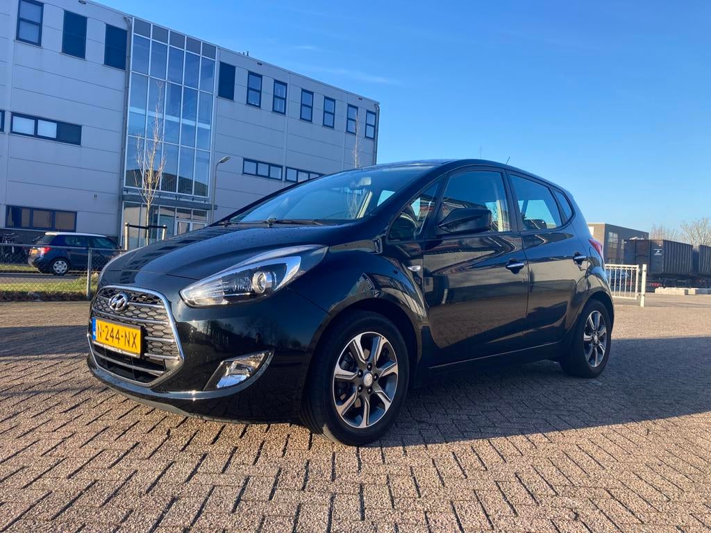 Hyundai ix20 1.4 | Stoel+Stuur verwarming! | Beurt | Apk, Auto's, Voorwielaandrijving, Stof, Zwart, 4 cilinders
