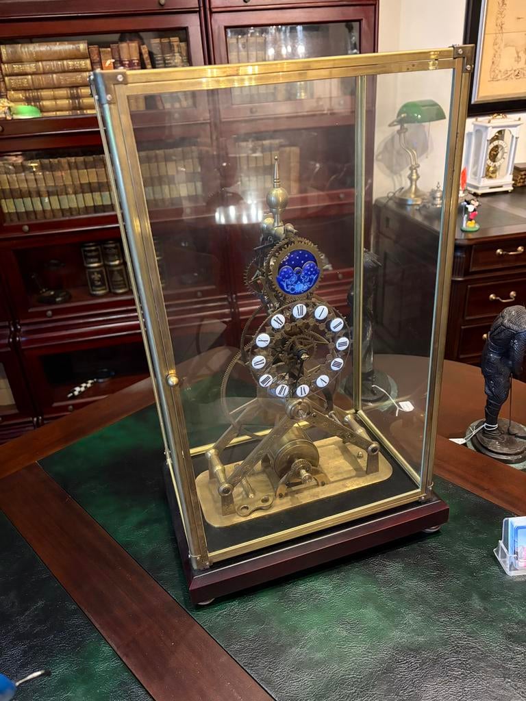 Skelet klok glaspendule voor op bureau, Ophalen