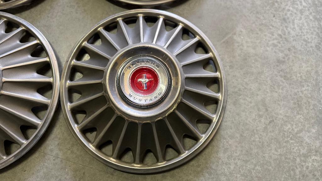 67 Wieldop, Standaard, 14", met Embleem, 4-stks, Ophalen, Gebruikt, Ford