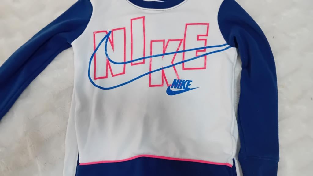 Nike trainingspak kids maat 104/110, Gebruikt, Jongen of Meisje, Sport- of Zwemkleding, Ophalen of Verzenden