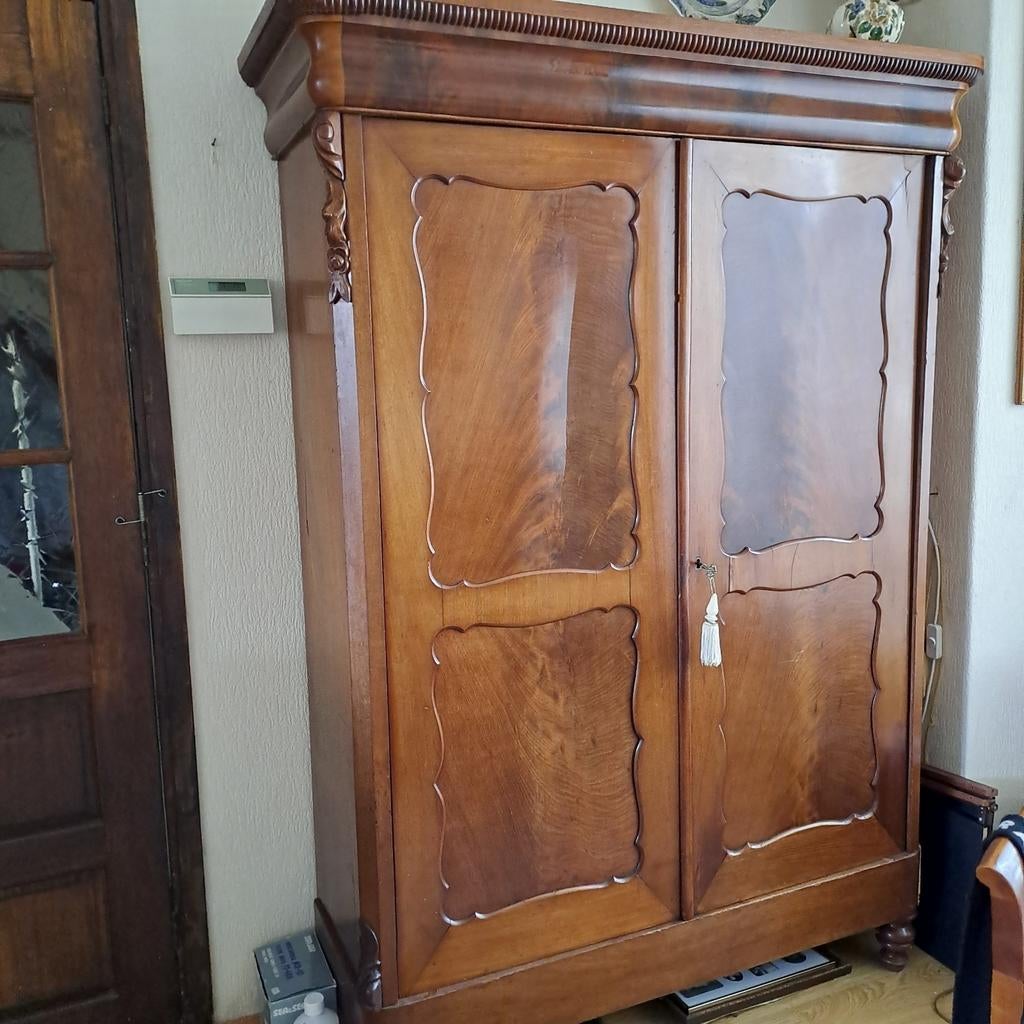 Antieke Biedermeier kast, Ophalen