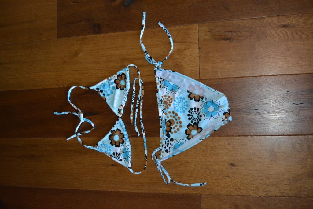 modieus triangel bikini slip en topje, mt M, Ophalen of Verzenden, Zo goed als nieuw, Blauw, Bikini
