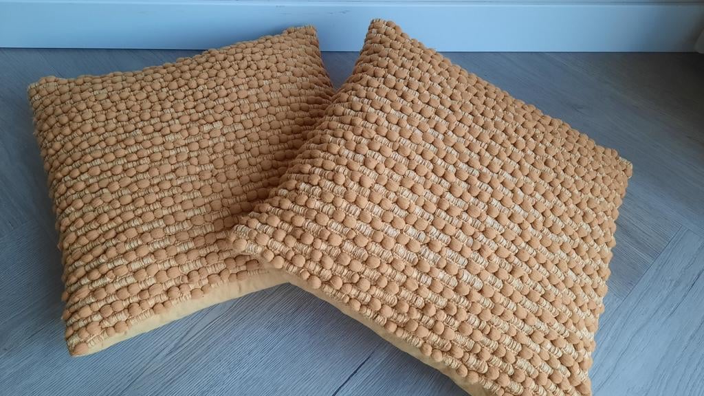 2 sierkussens okergeel 40x40, Ophalen of Verzenden, Zo goed als nieuw, Vierkant