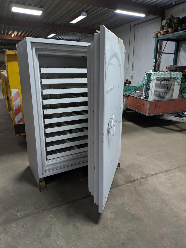 Kluis en of brandkast., Ophalen of Verzenden, Zo goed als nieuw, 25 tot 50 cm, 150 tot 200 cm