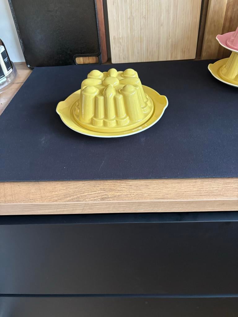 Gele puddingvorm P. Regout Maastricht - Gaaf!, Ophalen of Verzenden, Gebruikt