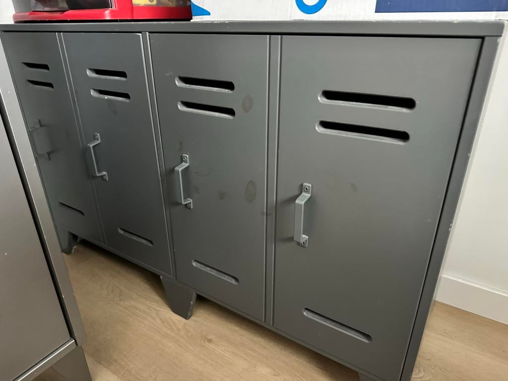 Stoere lage kinderkast, Huis en Inrichting, Kasten | Lockerkasten, Ophalen, Gebruikt