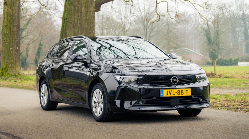 Opel Astra GS 1.2 Turbo 130pk Start/stop Aut 2024 Zwart, Auto's, Stof, 1321 kg, 1199 cc, USB
