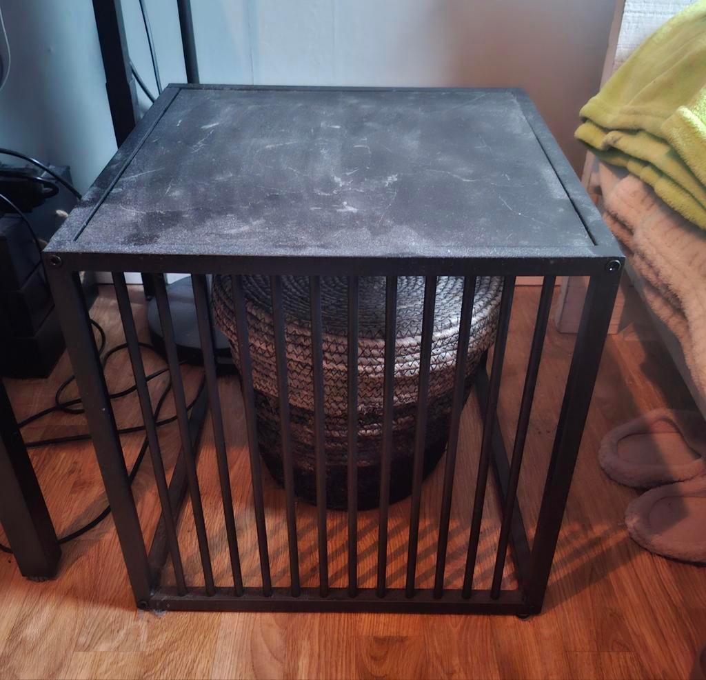 Zwart vierkant bijzettafeltje met marmerlook houten blad, Ophalen, Minder dan 45 cm, Minder dan 55 cm, Metaal of Aluminium