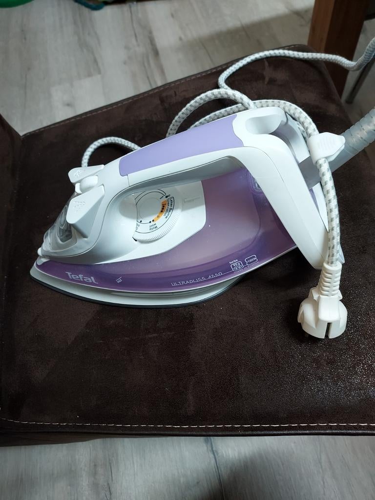 Tefal Ultragliss 4550 Strijkijzer - Krachtig en Efficiënt, Ophalen of Verzenden, Gebruikt, Strijkijzer met snoer