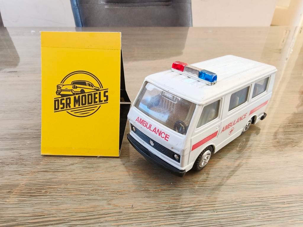 Volkswagen T3 Ambulance zal tussen de 1:43 en 1:32 zitten, S, Auto, R, Ophalen of Verzenden