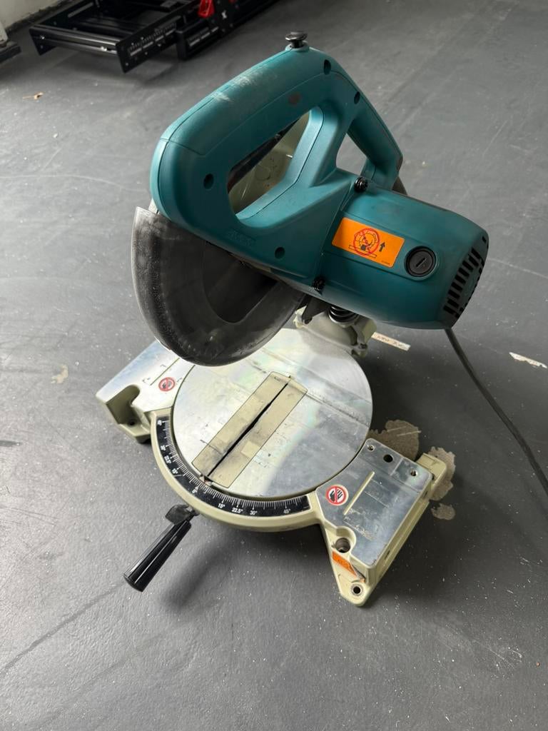 Makita Afkortzaag met aluminium zaagblad (7 stuks), Doe-het-zelf en Verbouw, Gereedschap | Zaagmachines, Ophalen, Gebruikt, 70 mm of meer
