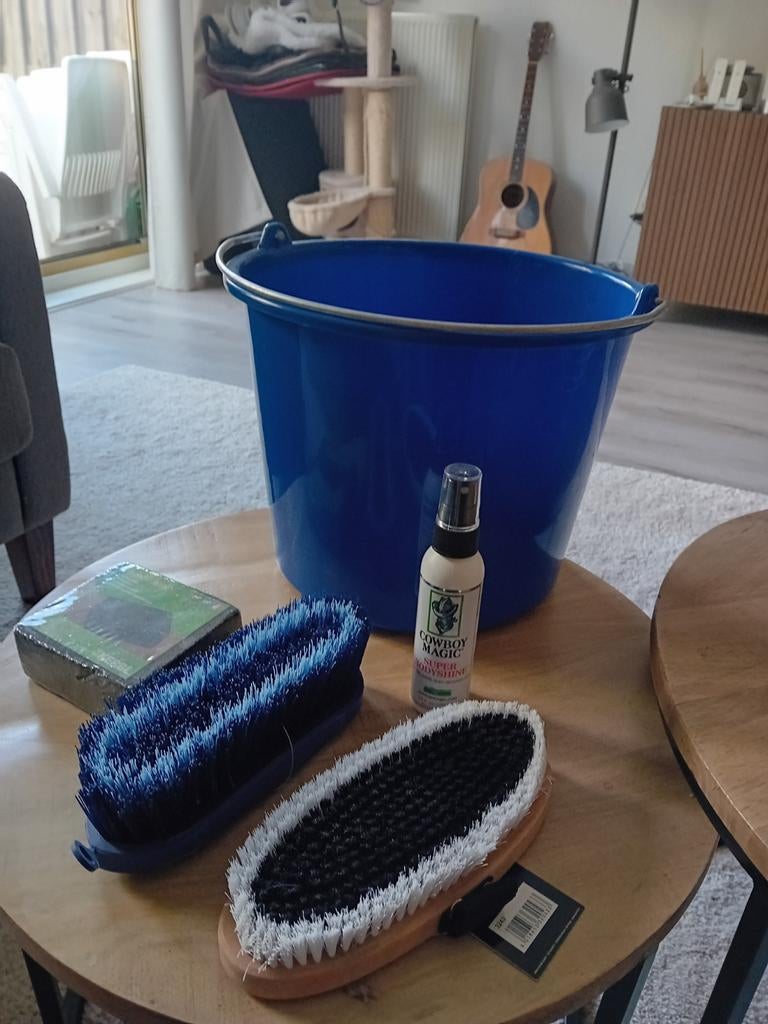 Borstels, glansspray, emmer en steen, Dieren en Toebehoren, Ophalen of Verzenden