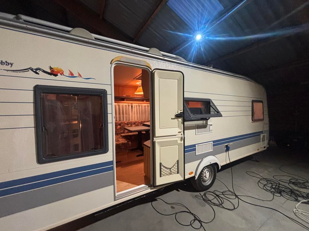 Hobby De luxe 560 met kinder kamer en airco !, Caravans en Kamperen, Rondzit, Hobby, 5 tot 6 meter, Tot en met 6