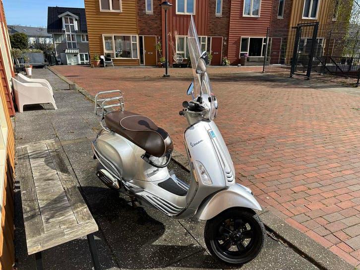 TE KOOP schitterende Vespa Primavera 70th (brom), Ophalen, Overige modellen, Maximaal 45 km/u, Zo goed als nieuw
