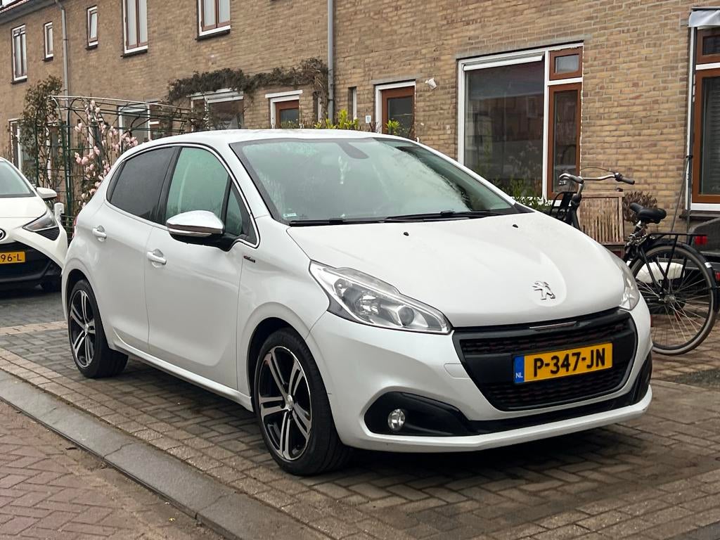 Peugeot 208 GT Line 1.2 Puretech 110pk 2018, 1199 cc, 570 kg, Particulier, Geïmporteerd