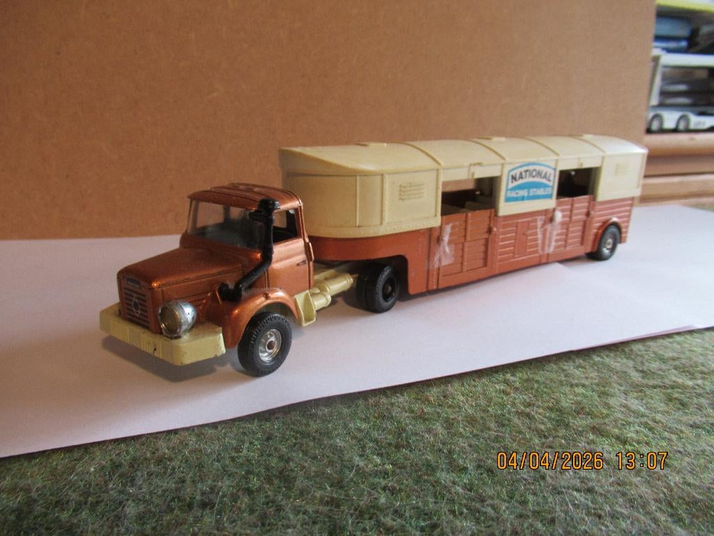 Corgi toy  Berliet  + veetrailer, Ophalen of Verzenden, Gebruikt, Bus of Vrachtwagen