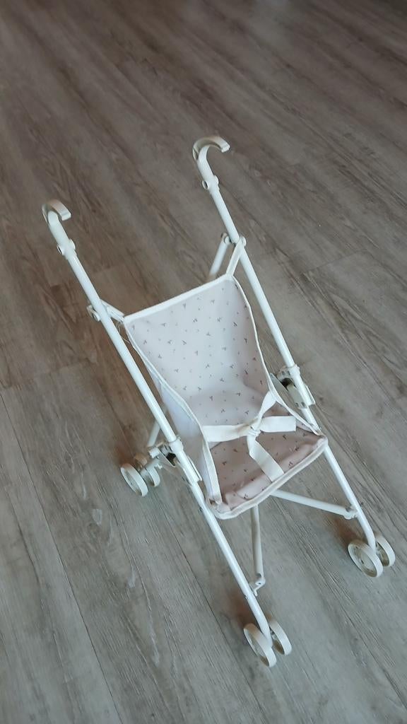 Schattige poppenbuggy in natuurlijke tinten, Kinderen en Baby's, Speelgoed | Poppen, Ophalen, Gebruikt, Babypop