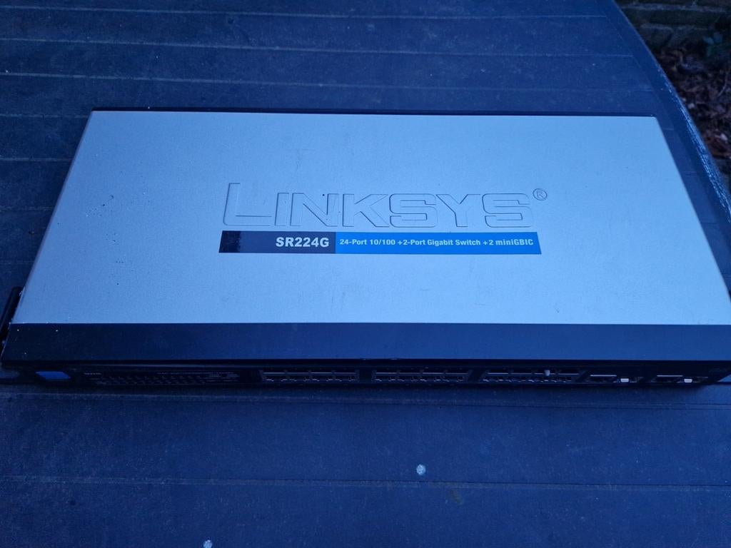 LINKSYS SR224G 24-poorts Gigabit Switch - Gebruikt, Computers en Software, Netwerk switches, Ophalen, Gebruikt