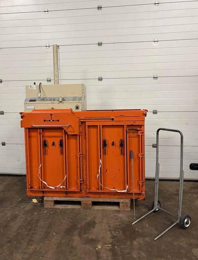 Kartonpers balenpers papierpers afvalpers foliepers recycle, Ophalen of Verzenden, Zo goed als nieuw, Staand
