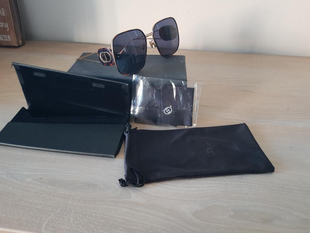 Vintige Dior zonnebril met accessoires, Sieraden, Tassen en Uiterlijk, Zonnebrillen en Brillen | Dames, Ophalen of Verzenden, Nieuw