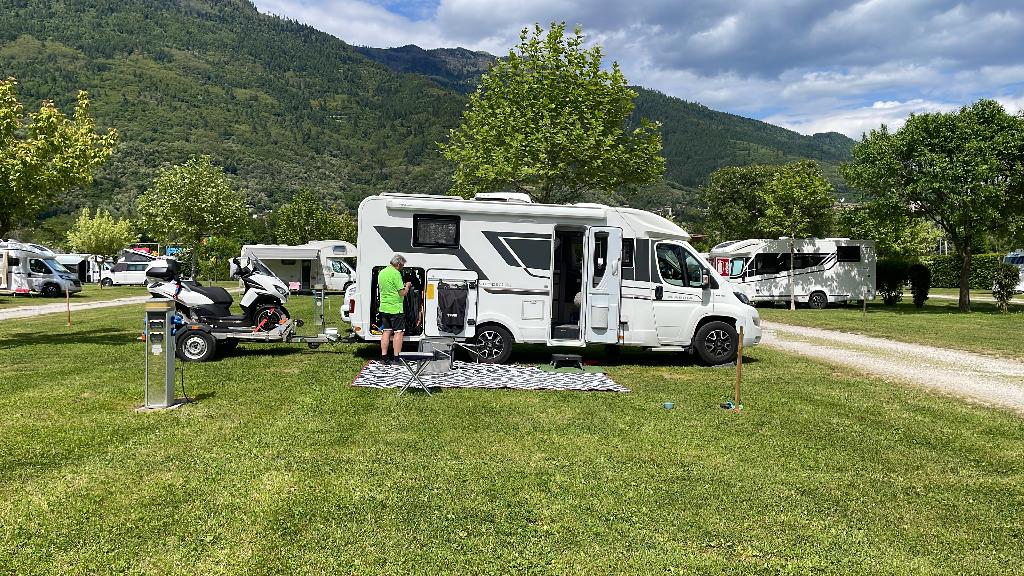 Adria compact DLPlus  FACE-TO-FACE  Perfekte staat  AUTOMAAT, Automaat, Afzuigkap, Ringverwarming, 7 tot 12 maanden geleden