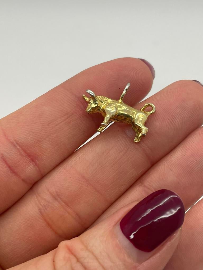 C814 Prachtige zilveren hanger stier goudkleurig, Ophalen of Verzenden, X, Goud, Dier
