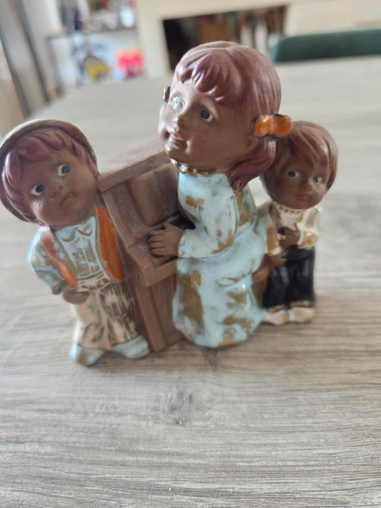 Beeldje van kinderen met piano, Ophalen, Mens