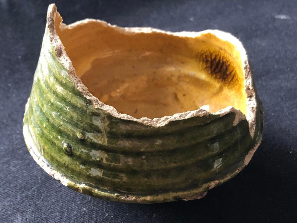 Kommetje fraaie GLAZUUR 16/17e eeuw Bodemvondst NIJMEGEN, Antiek en Kunst, Antiek | Keramiek en Aardewerk, Ophalen of Verzenden