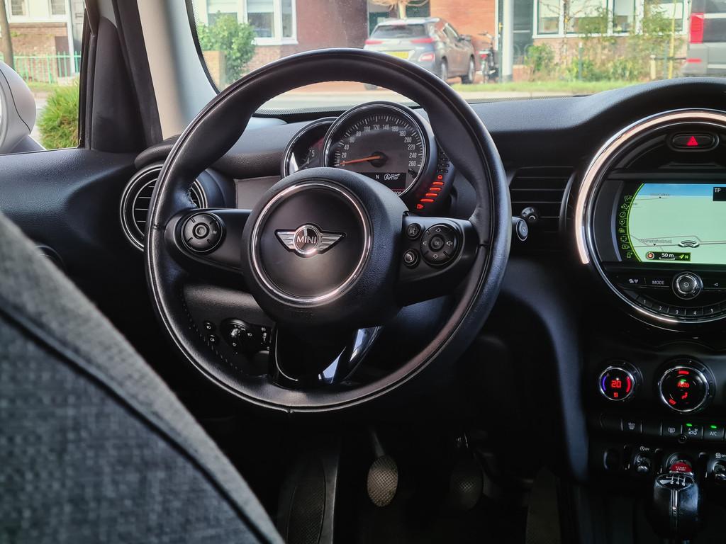 MINI Mini 1.5D 4Drs BUSINESS EDITION SPORTLEDER NAVI PARKPIL, Voorwielaandrijving, Gebruikt, Navigatiesysteem, Leder en Stof