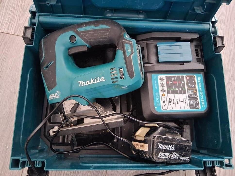 Makita djv182 met accu  en lader, Doe-het-zelf en Verbouw, Ophalen, Decoupeerzaag, Makita, 30 tot 70 mm