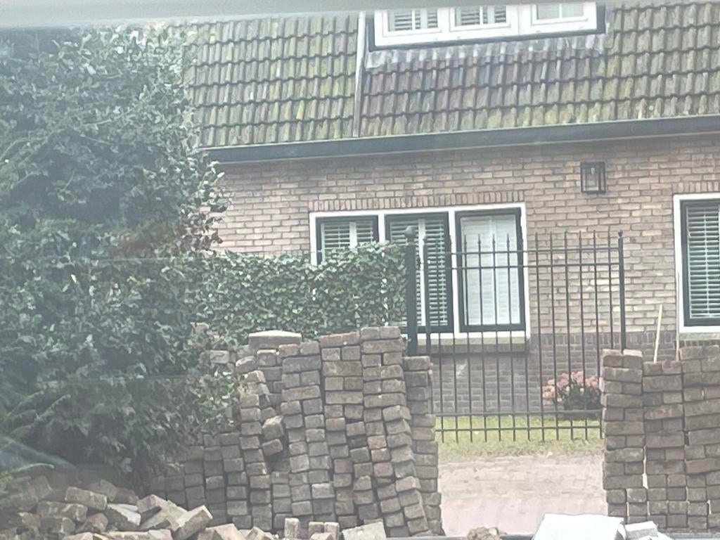 Bakstenen, gratis ophalen te Laren