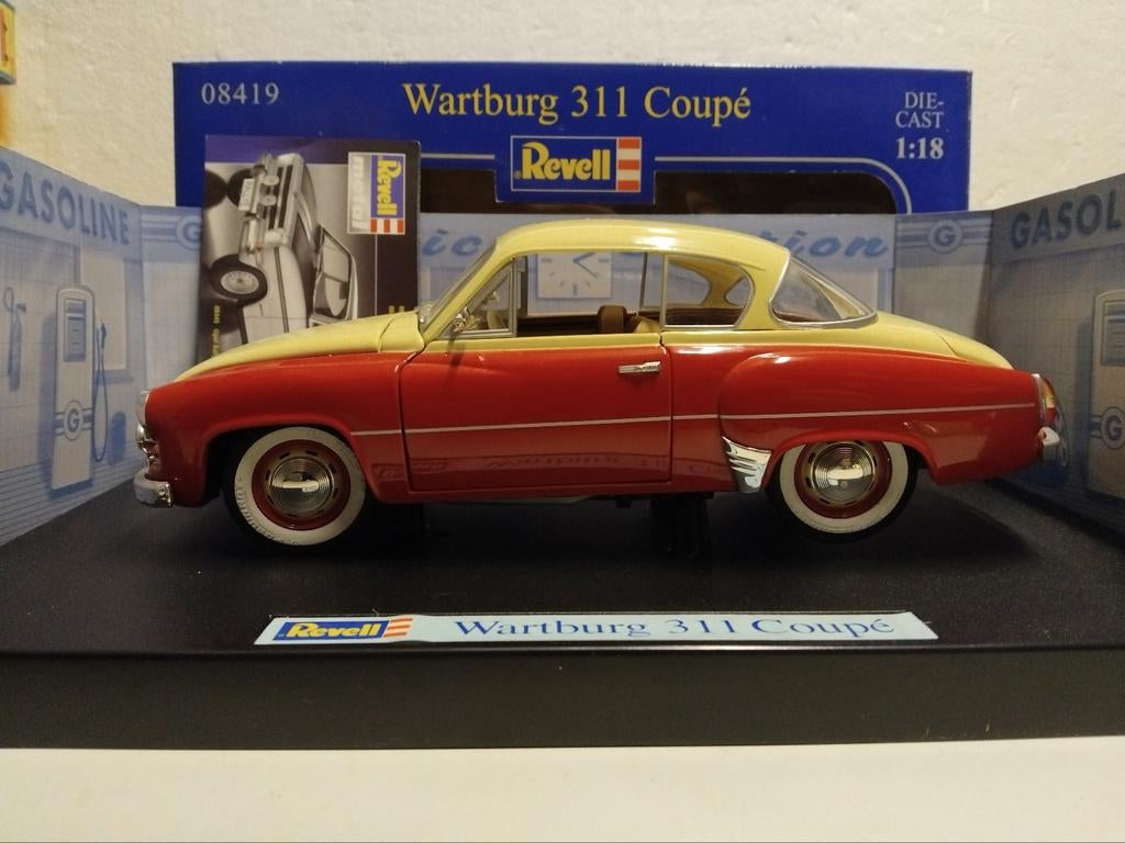 Wartburg 311 Coupe twone rood/geel Revell metal 1:18 KRD, Ophalen of Verzenden, Zo goed als nieuw, Auto, Revell