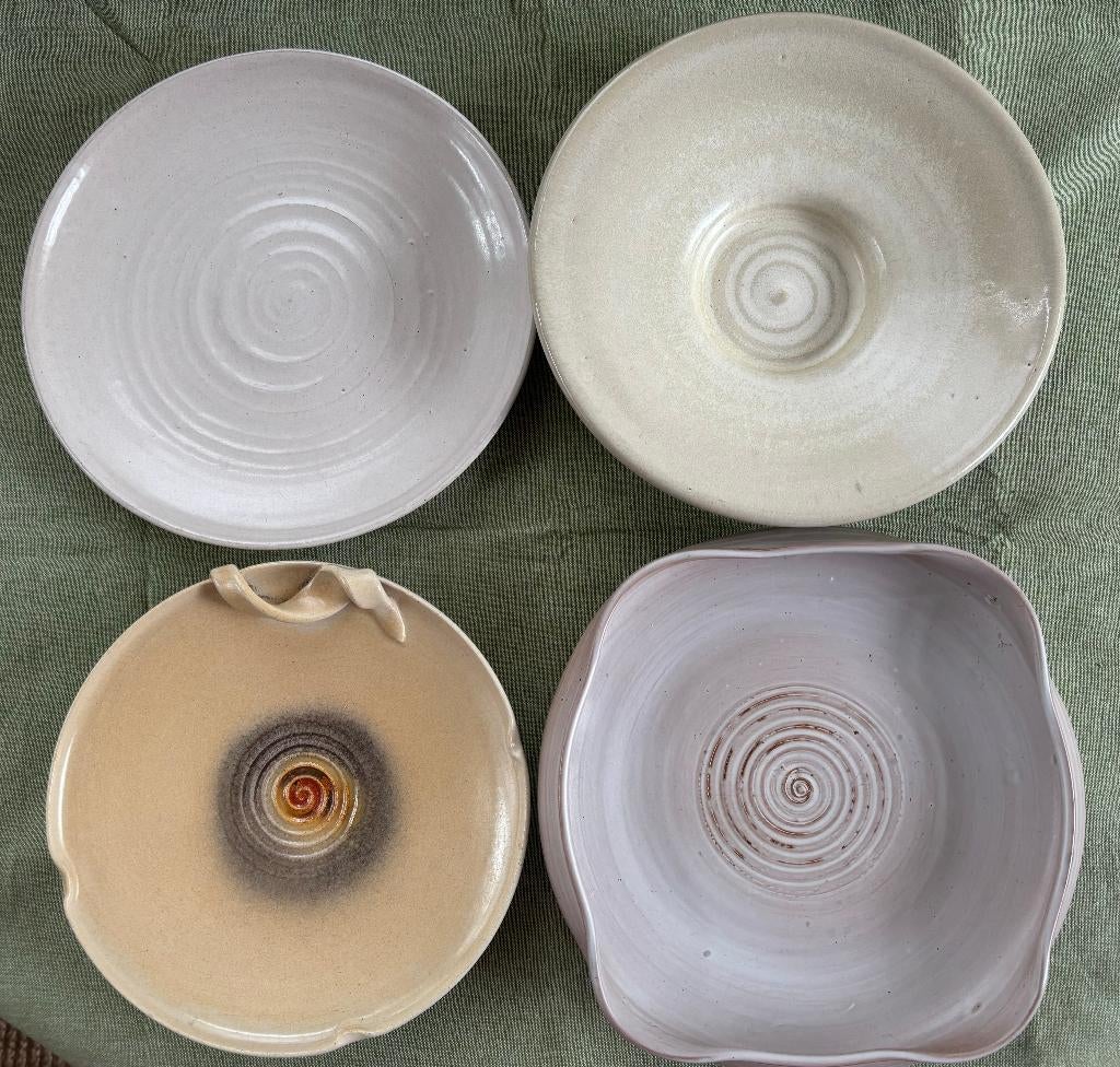 Vier schaaltjes Nederlandse art pottery, Ophalen of Verzenden