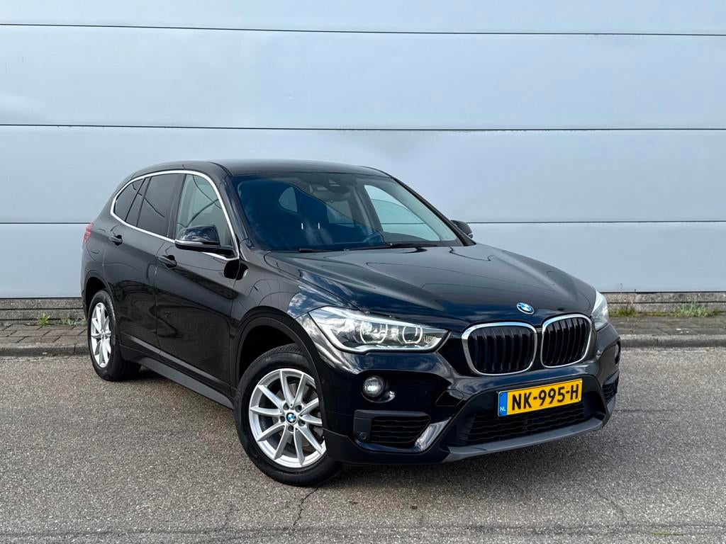 BMW X1 SDrive18i Executive (bj 2017) XENON|NAVI|TREKHAAK|101, Gebruikt, Zwart, Origineel Nederlands, Handgeschakeld