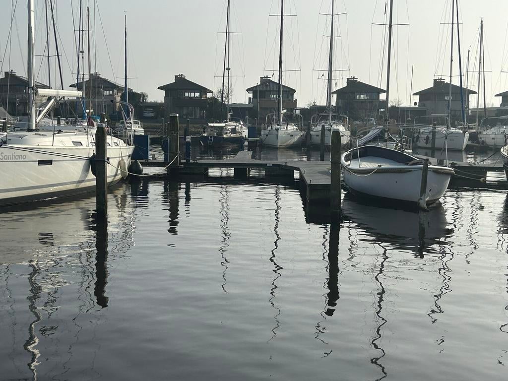 Ligplaats nr 20 Marina Schokkerstrand 14x5m met zijsteiger, Buiten