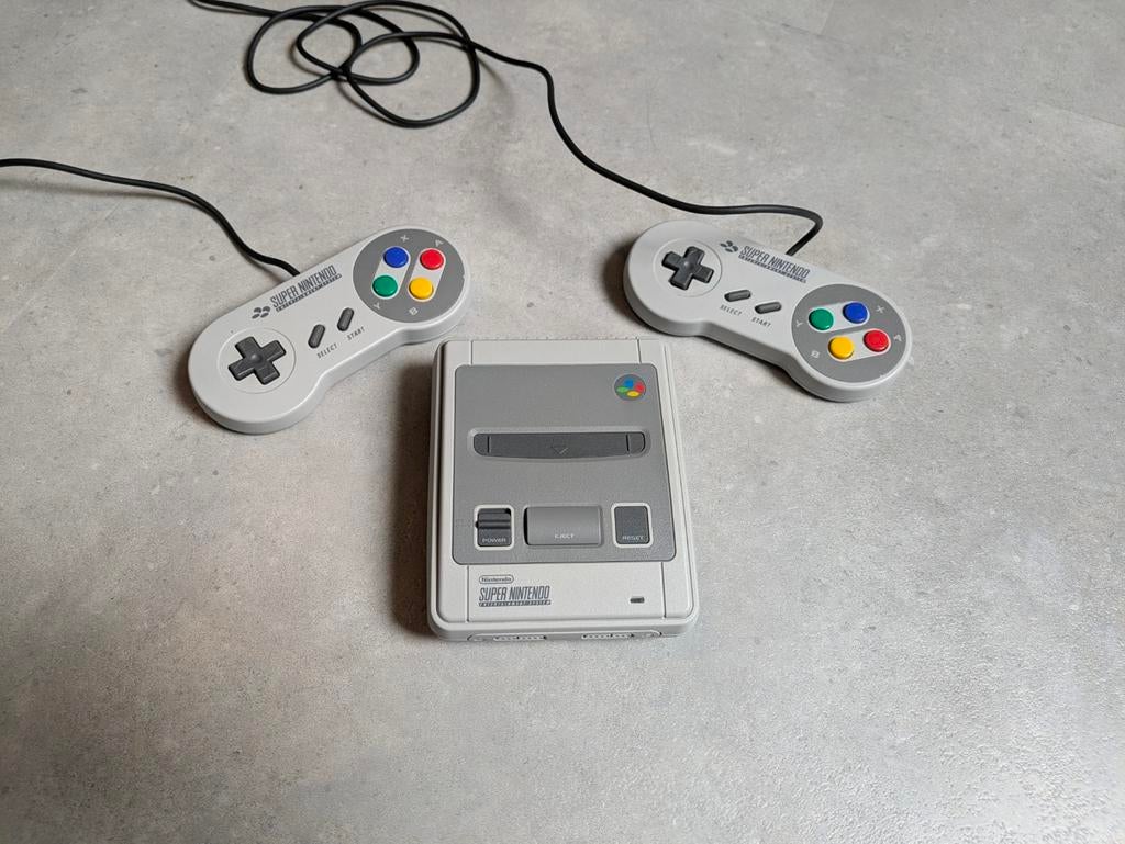 SNES mini met twee controllers, Spelcomputers en Games, Spelcomputers | Nintendo Super NES, Ophalen of Verzenden