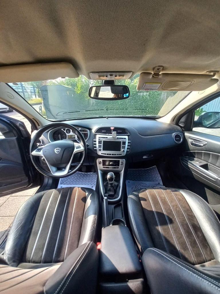 Lancia Delta 1.4-nieuwe apk,airco, navigatie, cruise Control, Voorwielaandrijving, Gebruikt, 1295 kg, 4 cilinders