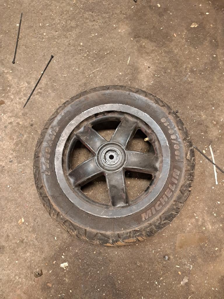 Voorwiel met band, Fietsen en Brommers, Brommeronderdelen | Scooters, Ophalen