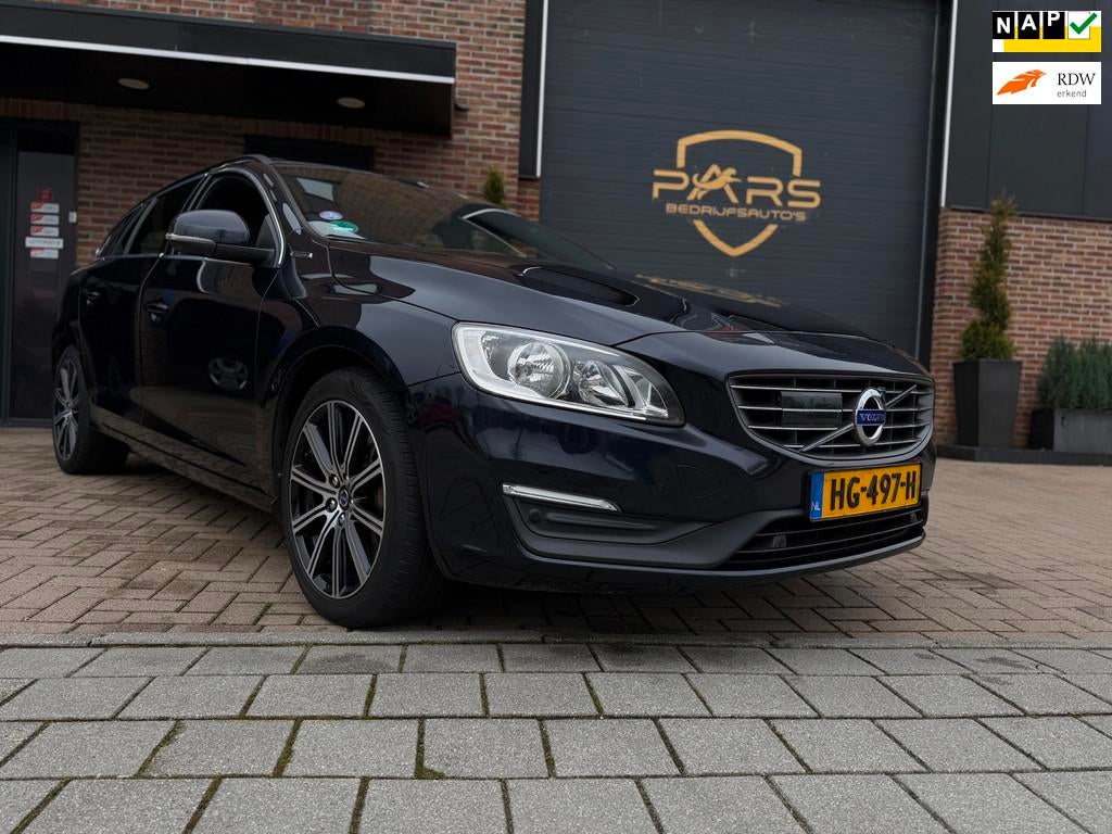 Volvo V60 2.4 D6 Twin Engine Momentum Automaat Airco Navi Cr, Auto's, Adaptive Cruise Control, Blauw, 68 pk, 1880 kg
