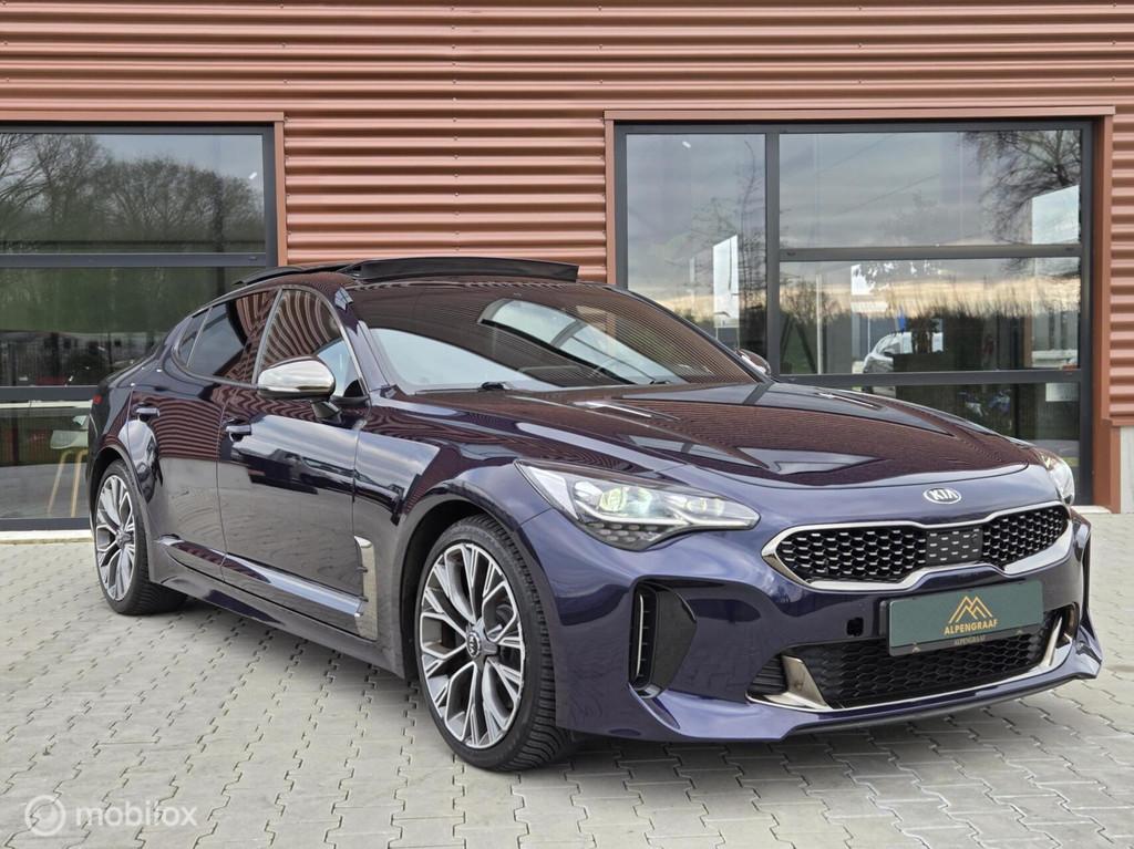 Kia Stinger 2.0 T-GDI GT-Line Pano Acc Carplay Stuurwielverw, Auto's, Kia, Automaat, 1998 cc, Achterwielaandrijving, Gebruikt