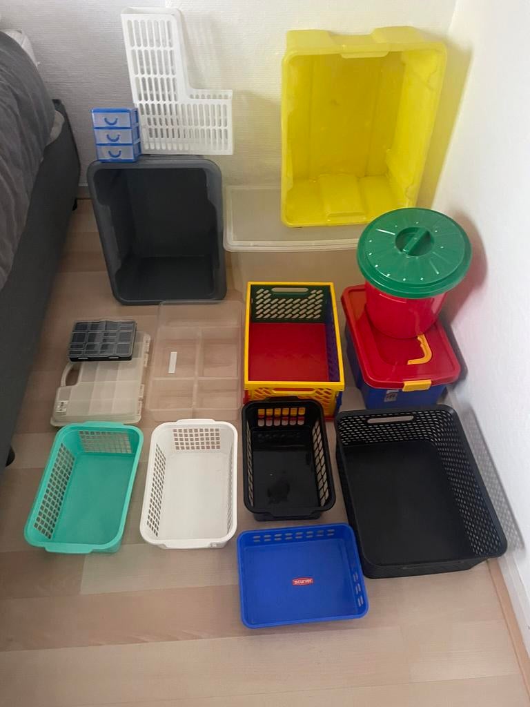 Nog 16 mooie plastic Opberg Bakken en Bakjes / van alles wat, Ophalen, Zo goed als nieuw