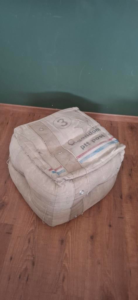 Poef van postzakken gemaakt, Huis en Inrichting, Ophalen