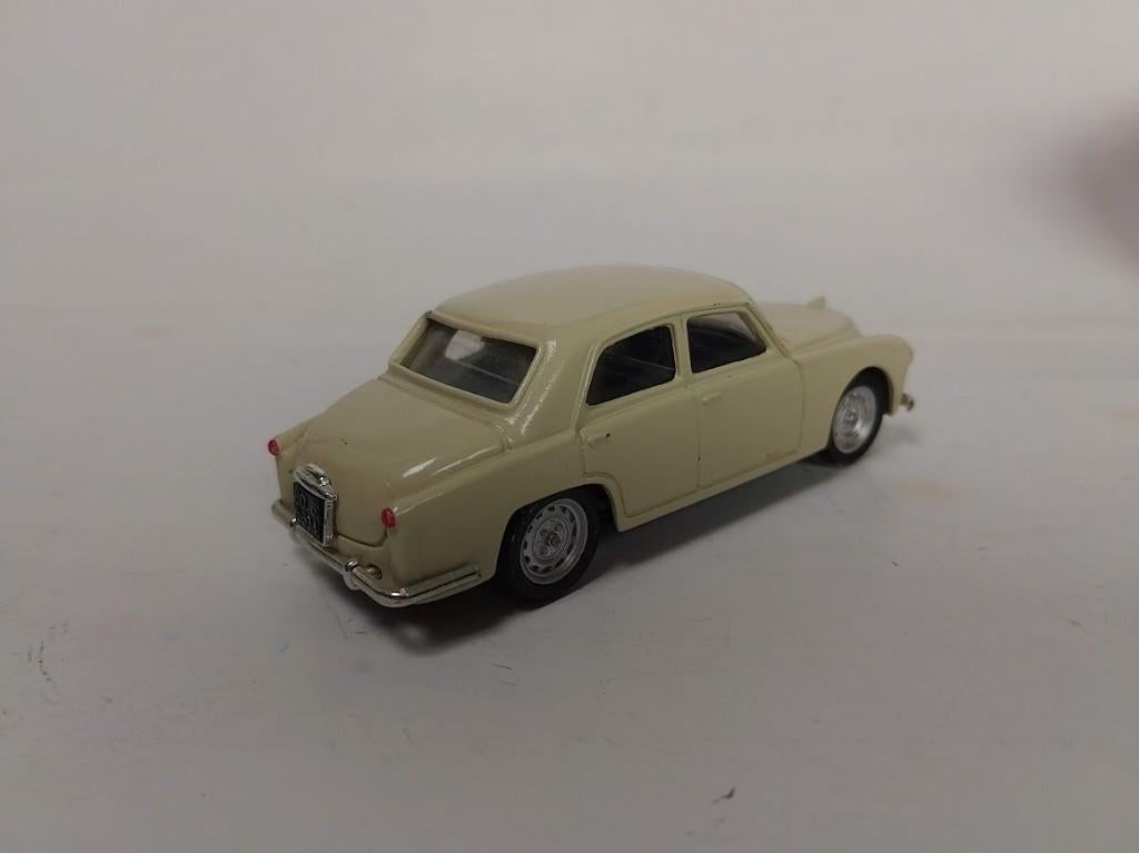 Alfa Romeo 1900 Brumm nr R 901:43, Hobby en Vrije tijd, Modelauto's | 1:43, Ophalen of Verzenden, Nieuw, Auto, Overige merken