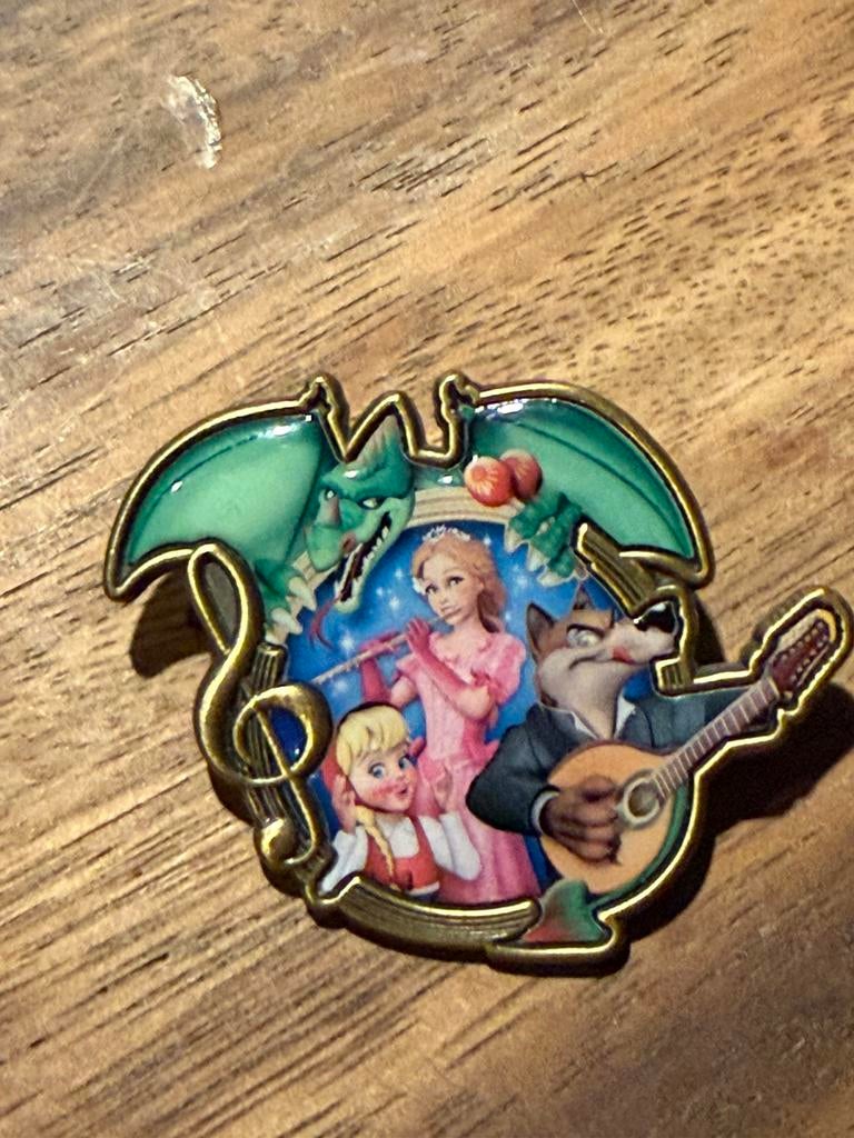 Efteling pin Sprookjesbos de musical, Ophalen of Verzenden, Zo goed als nieuw, Button of Speldje