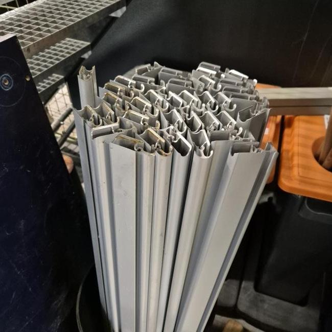 Partij aluminium profielen 121x60x2,2 cm, Niet ingevuld, Gebruikt, Niet ingevuld, Niet ingevuld