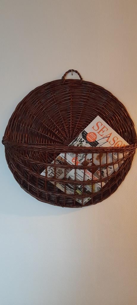 Vintage rotan wand mand voor tijdschriften # post # etc., Huis en Inrichting, Woonaccessoires | Schalen en Manden, Ophalen of Verzenden